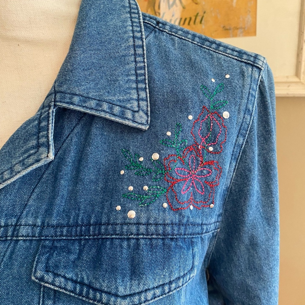 Basic Editions Floral Embroidered Cotton Button Up Denim Jacket Women's Large - Picture 3 of 13
